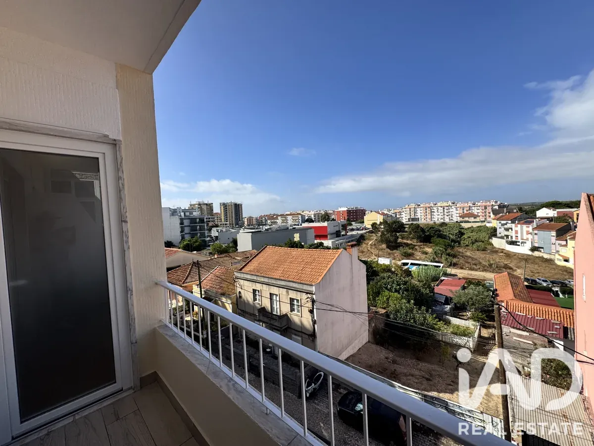 Odnowione mieszkanie z balkonem w Cruz de Pau (Seixal) – zdjęcie 14