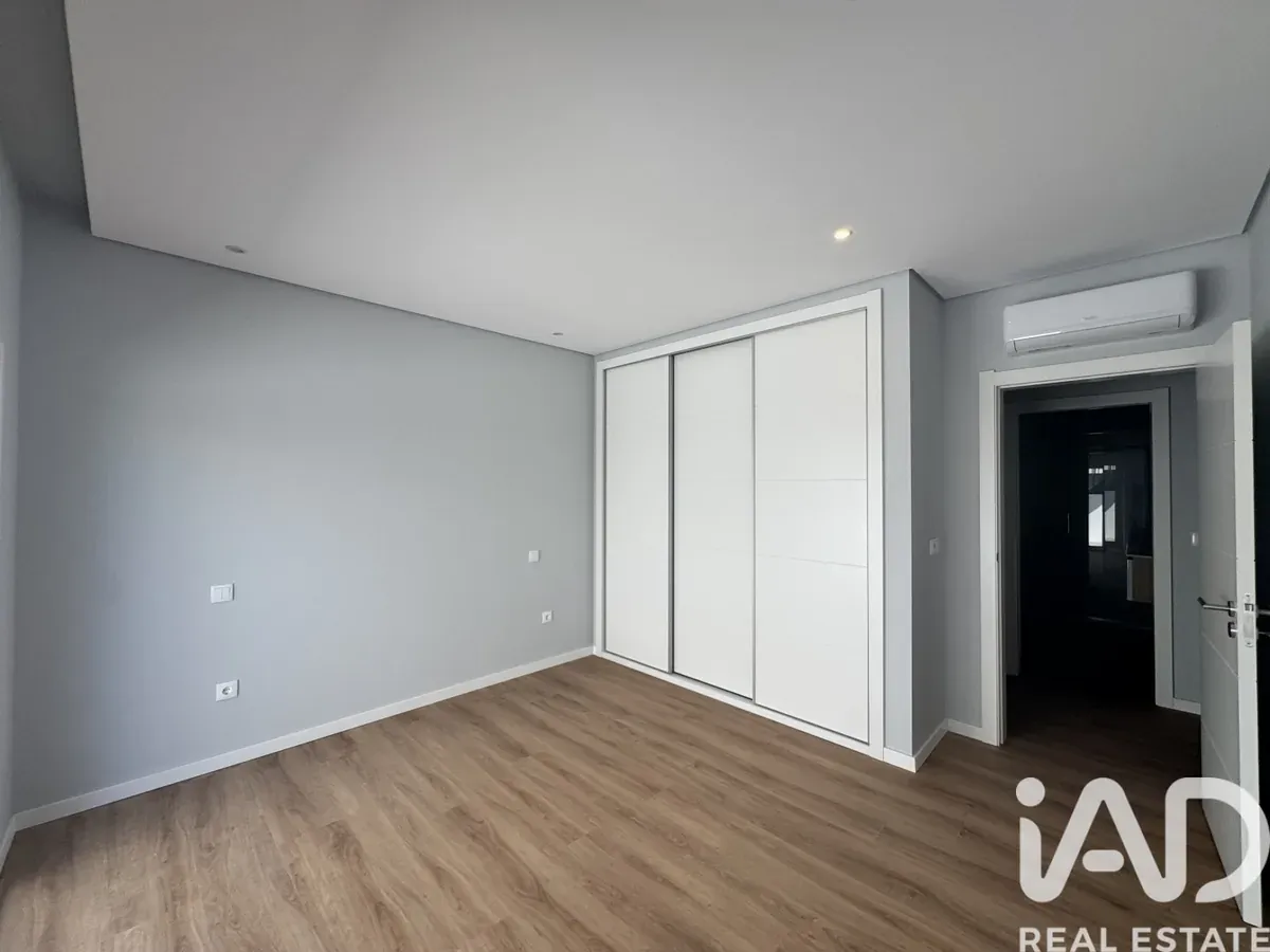 Nowy dom wolnostojący w Fernão Ferro (Seixal) – zdjęcie 21