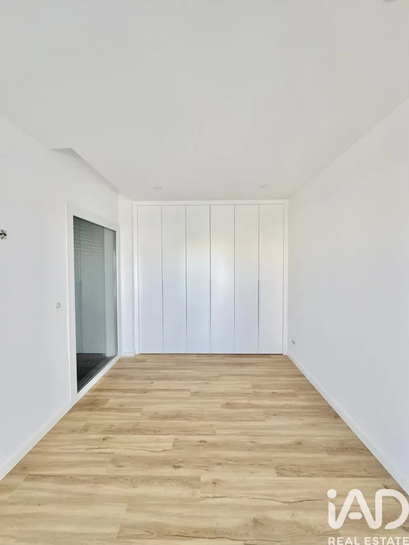 Nowy dom wolnostojący z basenem w Foros de Amora (Seixal) – zdjęcie 15