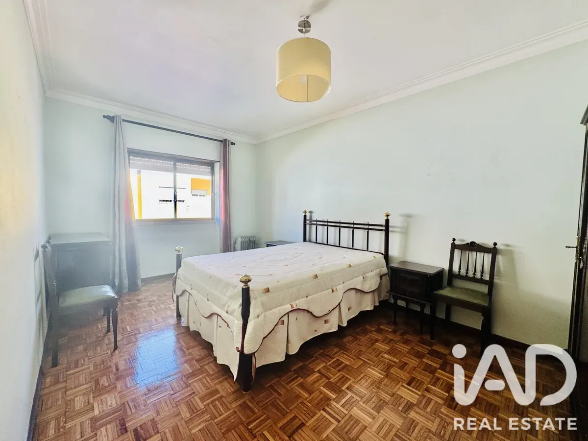 Piętro domu z garażem w centrum Barreiro – zdjęcie 10
