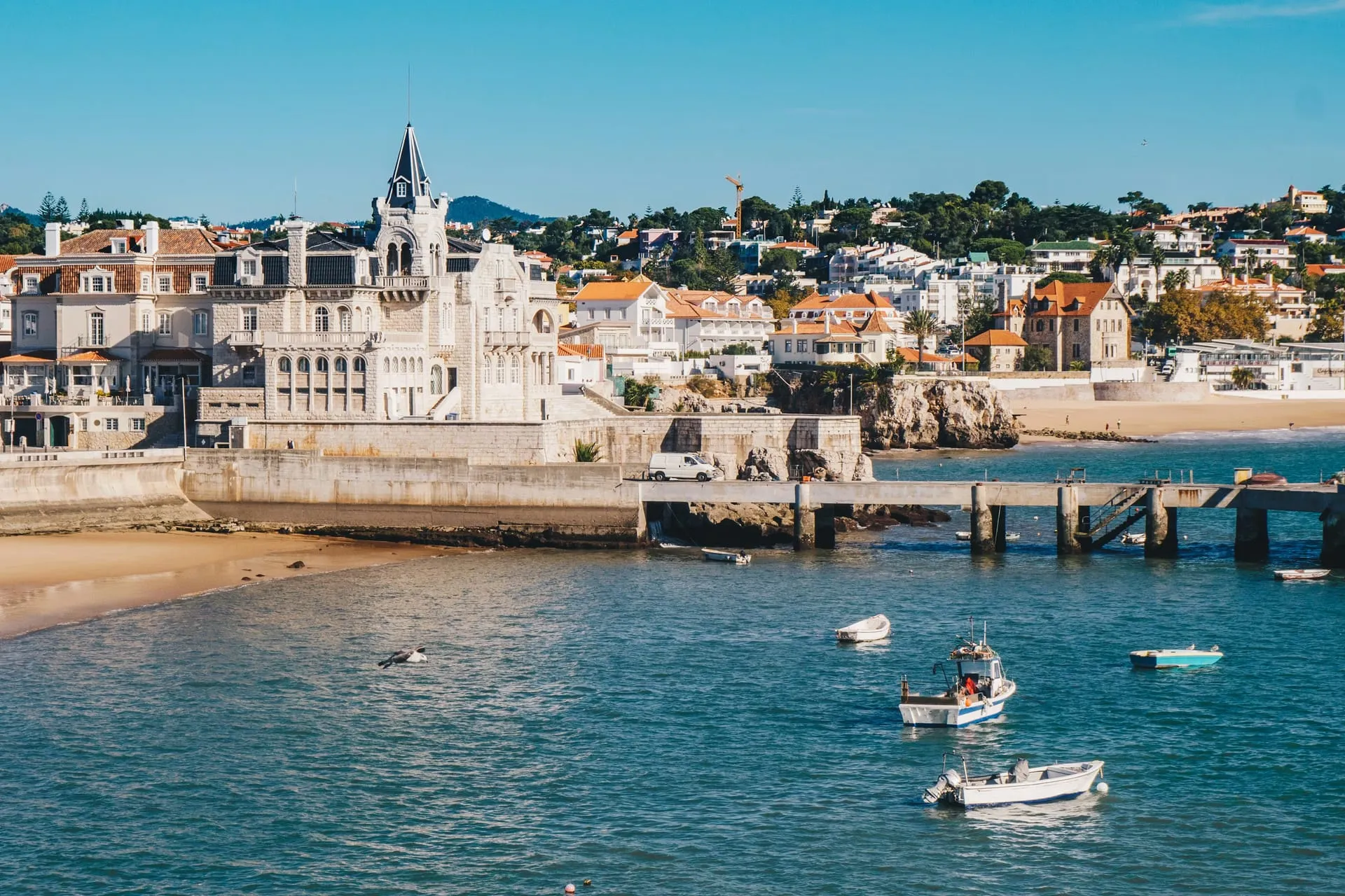 Marina w Cascais z widokiem na Atlantyk