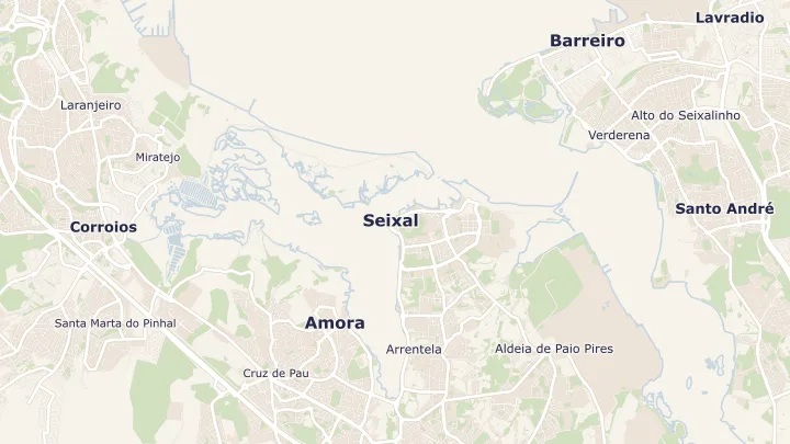 Mapa okolicy: Seixal, Arrentela e Aldeia de Paio Pires. Zaznaczony obszar o promieniu 300 metrów wokół przybliżonego środka lokalizacji.