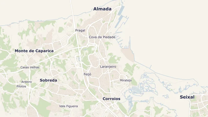 Mapa okolicy: Almada, Laranjeiro e Feijó. Zaznaczony obszar o promieniu 300 metrów wokół przybliżonego środka lokalizacji.